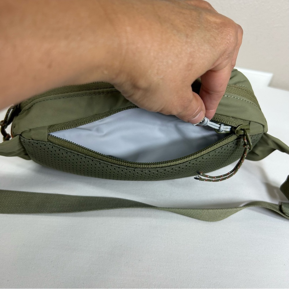 FJALLRAVEN Green Lightweight Unisex Minimalist Waterproof High Coast Hip Pack - Picture 5 of 16